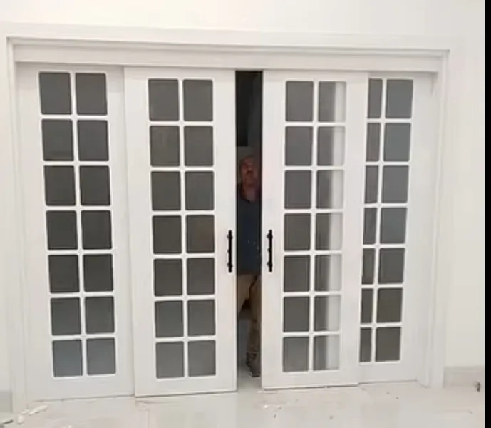 صورة نجار ابواب سحاب وخزائن متاح في جميع المملكة